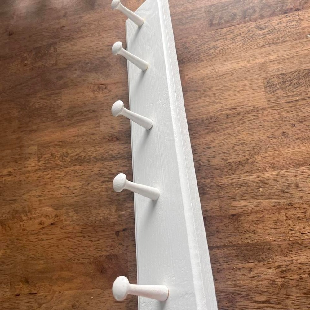 White wooden peg rail wall hook rack 5 pegs - Picture 2 of 5